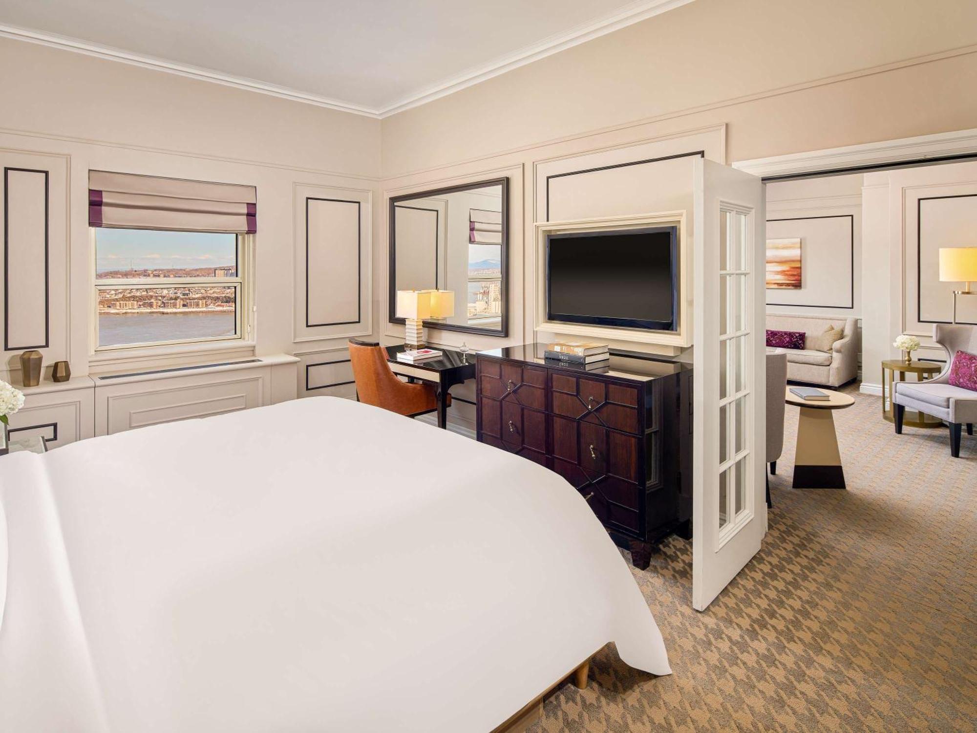 โรงแรมแฟร์มอนท์ เลอ ชาโต ฟรงเทอนัค ควิเบกซิตี้ ภายนอก รูปภาพ A suite at The Westin Palace, San Francisco