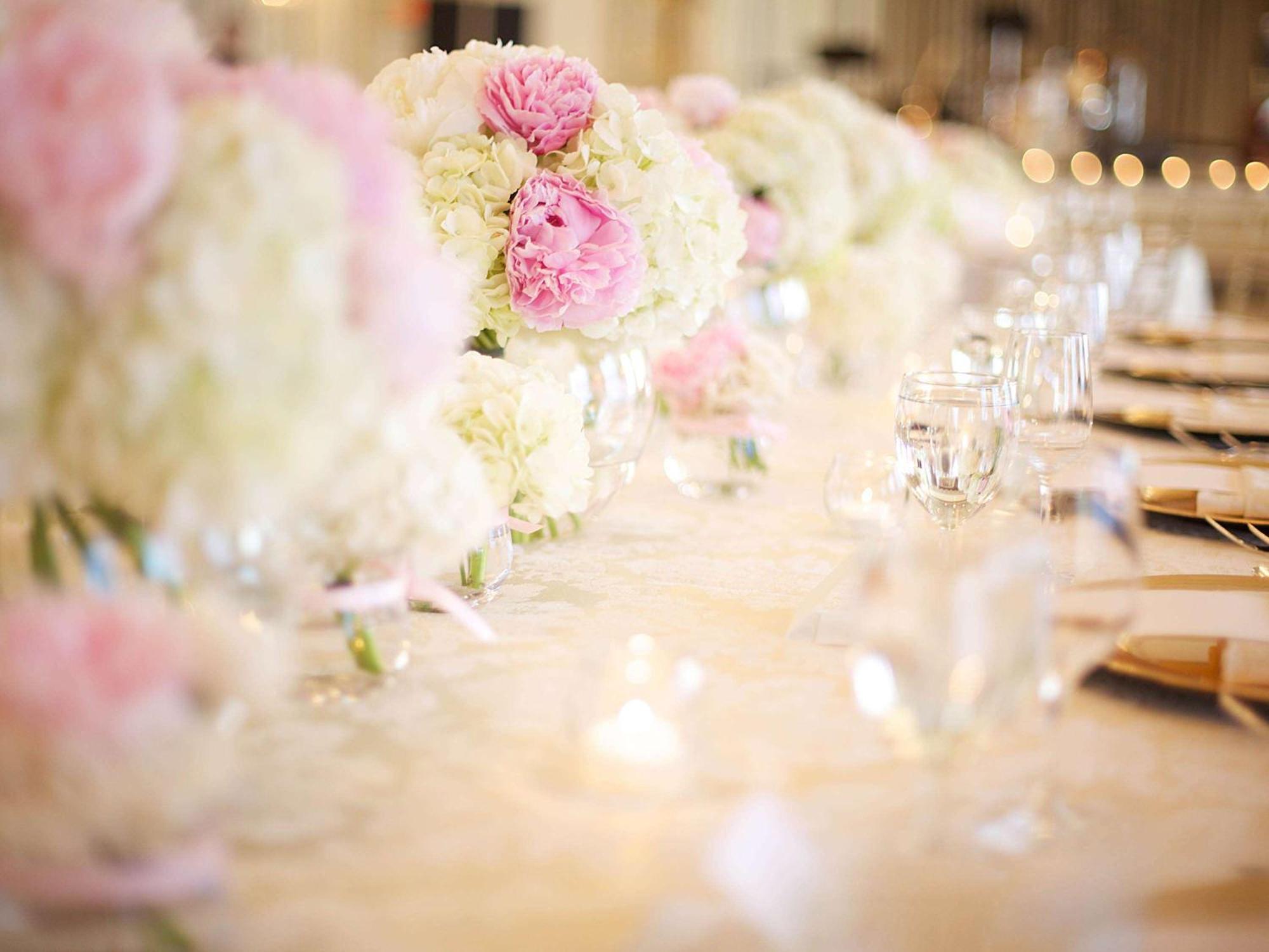โรงแรมแฟร์มอนท์ เลอ ชาโต ฟรงเทอนัค ควิเบกซิตี้ ภายนอก รูปภาพ A table set for a wedding reception