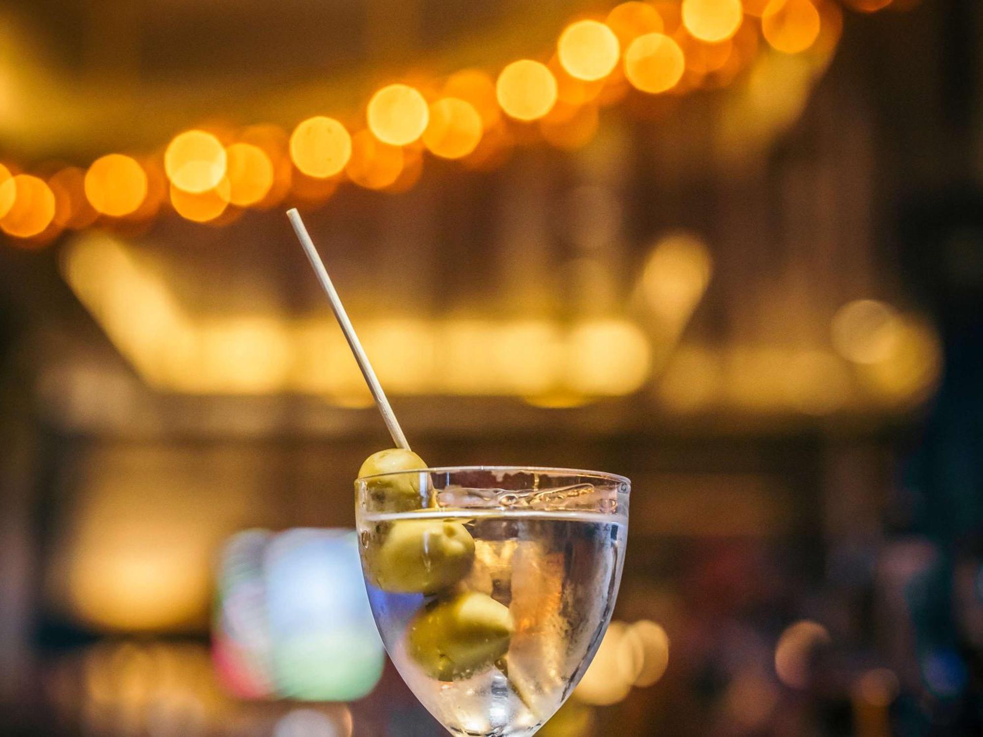 โรงแรมแฟร์มอนท์ เลอ ชาโต ฟรงเทอนัค ควิเบกซิตี้ ภายนอก รูปภาพ A vesper cocktail