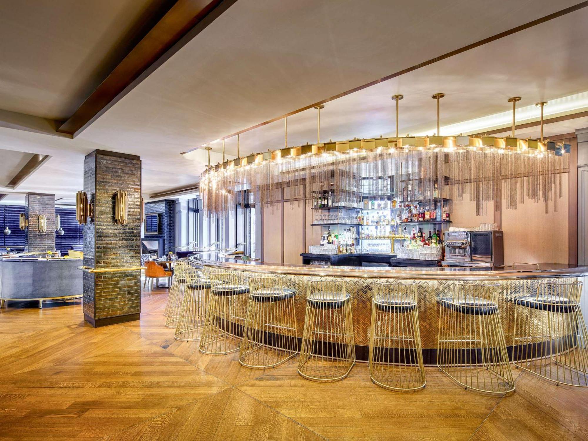 โรงแรมแฟร์มอนท์ เลอ ชาโต ฟรงเทอนัค ควิเบกซิตี้ ภายนอก รูปภาพ The bar at the restaurant