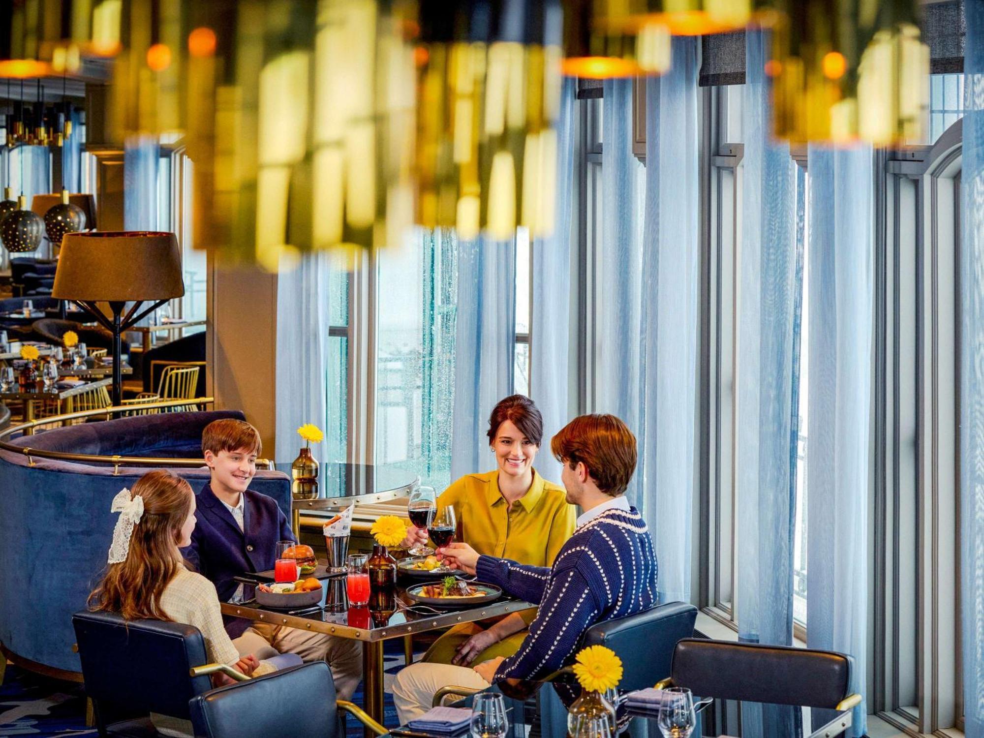 โรงแรมแฟร์มอนท์ เลอ ชาโต ฟรงเทอนัค ควิเบกซิตี้ ภายนอก รูปภาพ The Lounge at the 101