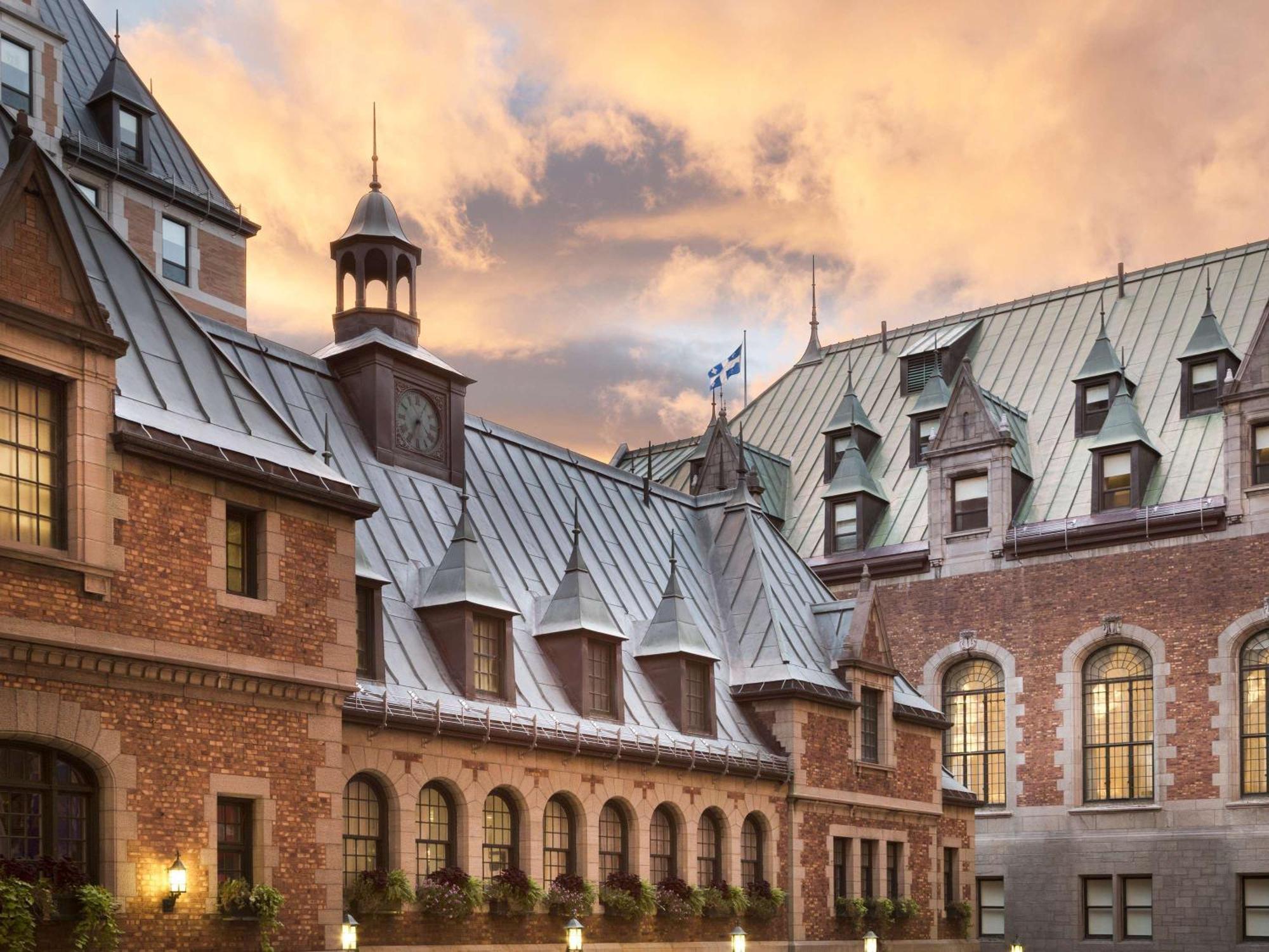 โรงแรมแฟร์มอนท์ เลอ ชาโต ฟรงเทอนัค ควิเบกซิตี้ ภายนอก รูปภาพ The Hotel's courtyard