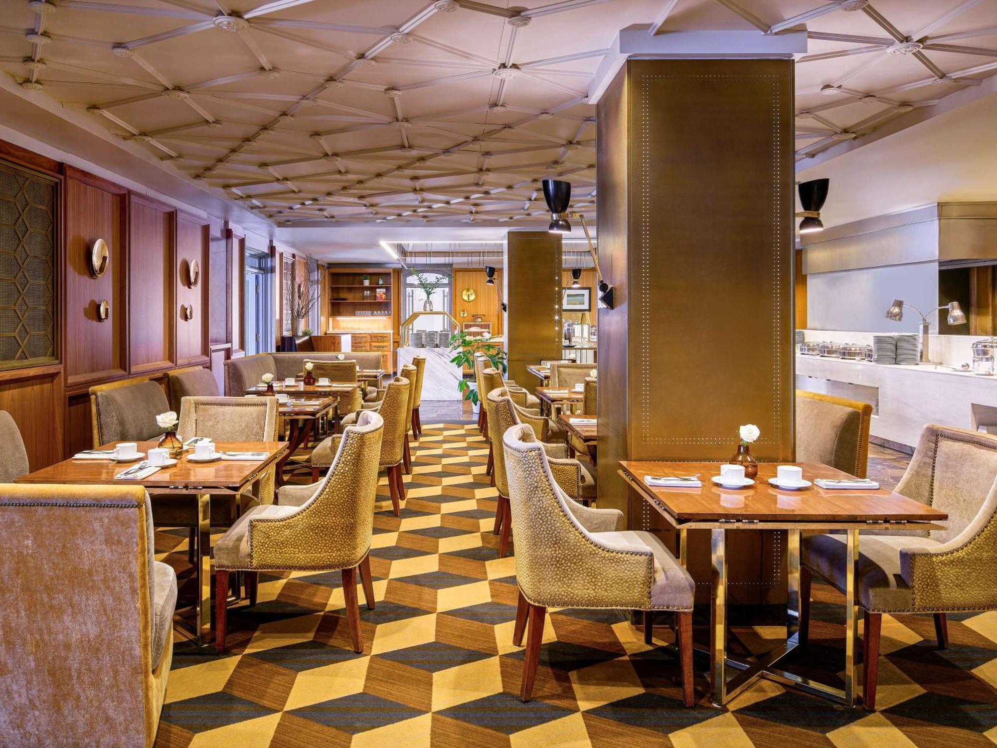 โรงแรมแฟร์มอนท์ เลอ ชาโต ฟรงเทอนัค ควิเบกซิตี้ ภายนอก รูปภาพ The interior of the restaurant